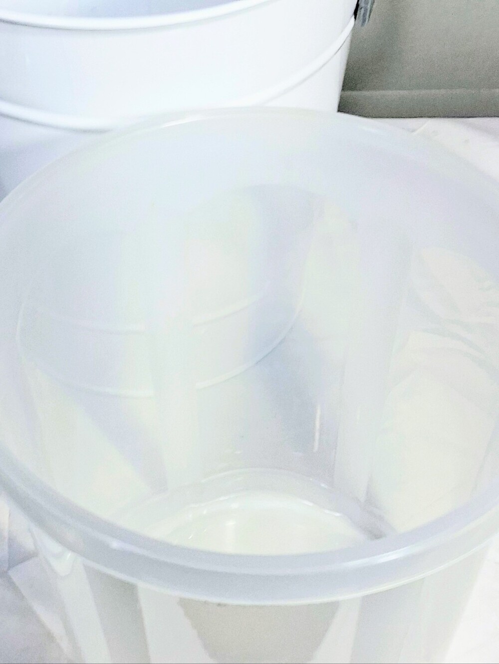 Farmhouse/ Cottagecore/Beach White Ice/Wine Bucket with Easy Carry Ropes - Picture 7 of 7